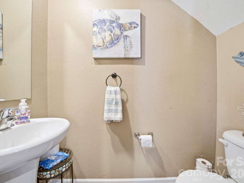 215 Belcaro Drive, Kings Mountain, NC 28086.  MLS# CAR4379600, YatesRealty ID 31457. 
