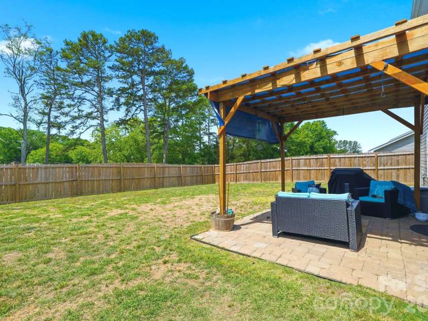 215 Belcaro Drive, Kings Mountain, NC 28086.  MLS# CAR4379600, YatesRealty ID 31457. 