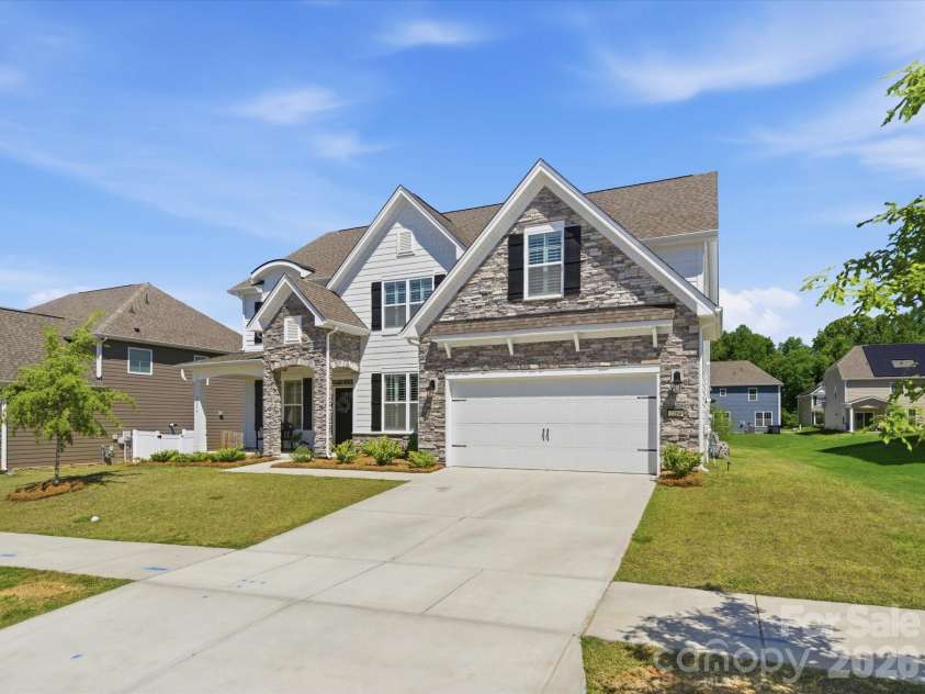 2204 Skybrook Oaks Drive, Huntersville, NC 28078.  MLS# CAR4386187, YatesRealty ID 31458. 