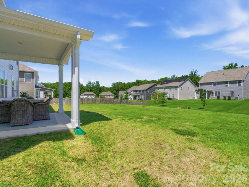 2204 Skybrook Oaks Drive, Huntersville, NC 28078.  MLS# CAR4386187, YatesRealty ID 31458. 