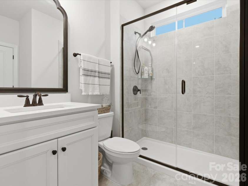 2204 Skybrook Oaks Drive, Huntersville, NC 28078.  MLS# CAR4386187, YatesRealty ID 31458. Full Bath on Main Floor
