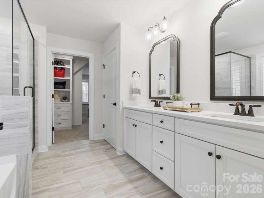 2204 Skybrook Oaks Drive, Huntersville, NC 28078.  MLS# CAR4386187, YatesRealty ID 31458. Primary Bathroom
