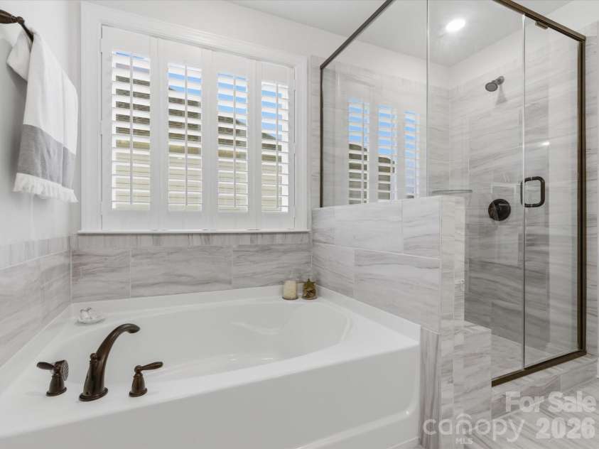 2204 Skybrook Oaks Drive, Huntersville, NC 28078.  MLS# CAR4386187, YatesRealty ID 31458. Primary Bathroom