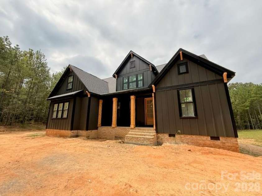 1515 Baileys Run, Gastonia, NC 28056.  MLS# CAR4386466, YatesRealty ID 31459. 