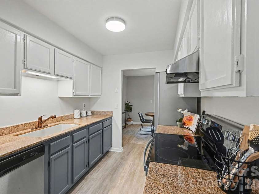 1047 Sardis Cove Drive, Charlotte, NC 28270.  MLS# CAR4341993, YatesRealty ID 3146. 