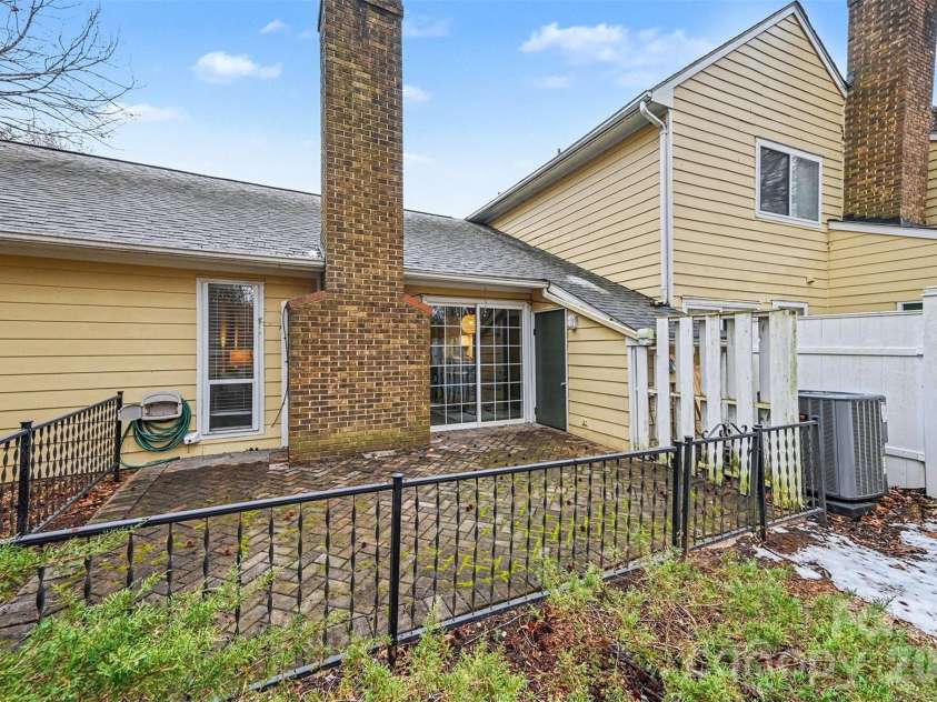 1047 Sardis Cove Drive, Charlotte, NC 28270.  MLS# CAR4341993, YatesRealty ID 3146. 