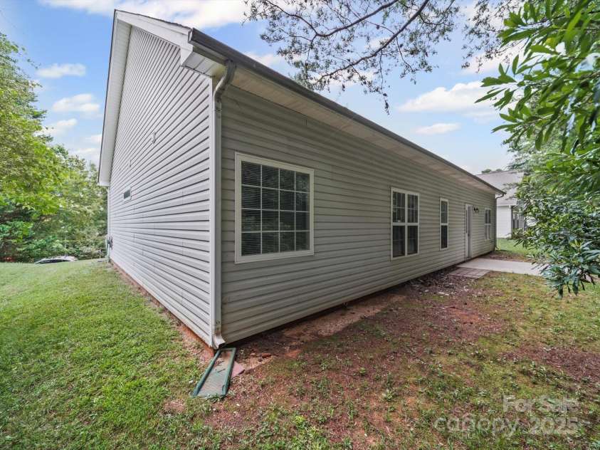 1020 Stinson Glen Lane, Charlotte, NC 28214.  MLS# CAR4279697, YatesRealty ID 31460. Backyard