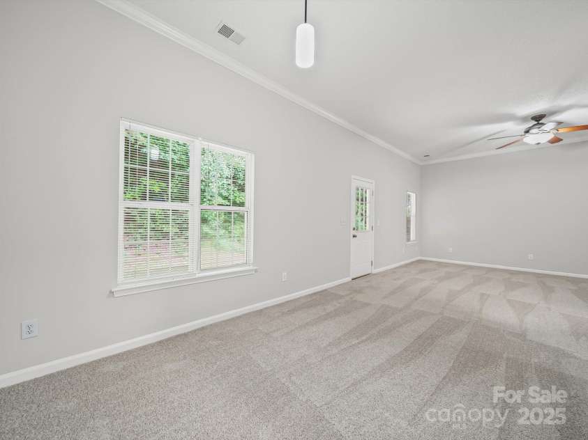1020 Stinson Glen Lane, Charlotte, NC 28214.  MLS# CAR4279697, YatesRealty ID 31460. Dining Area and Living Room