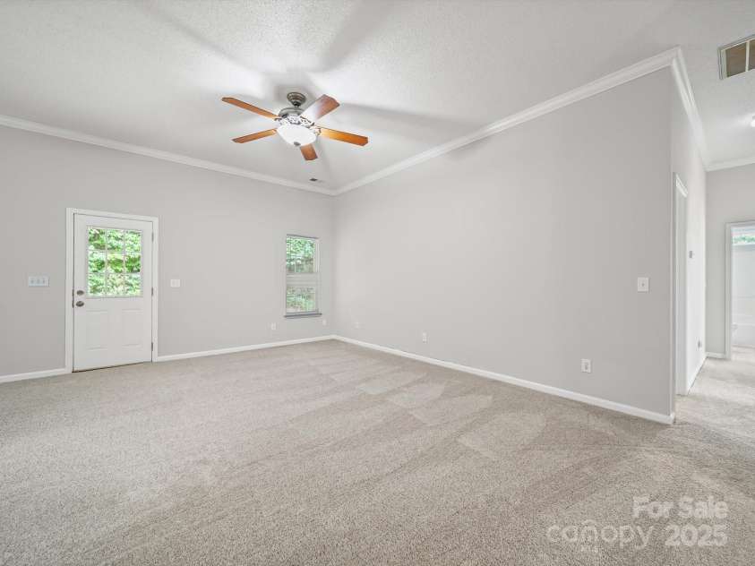 1020 Stinson Glen Lane, Charlotte, NC 28214.  MLS# CAR4279697, YatesRealty ID 31460. Living Room