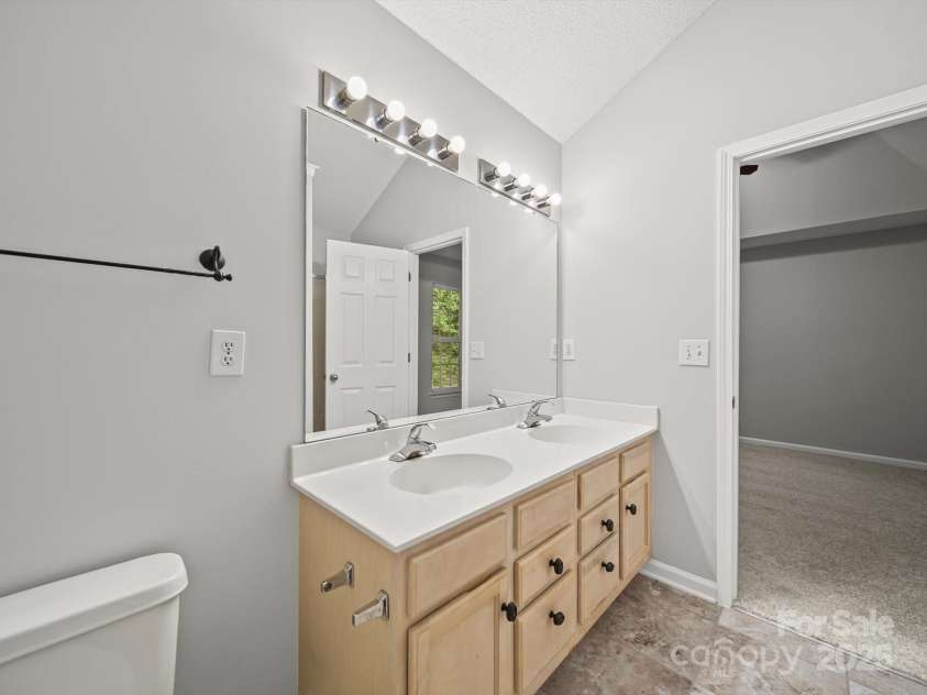 1020 Stinson Glen Lane, Charlotte, NC 28214.  MLS# CAR4279697, YatesRealty ID 31460. Primary Bathroom
