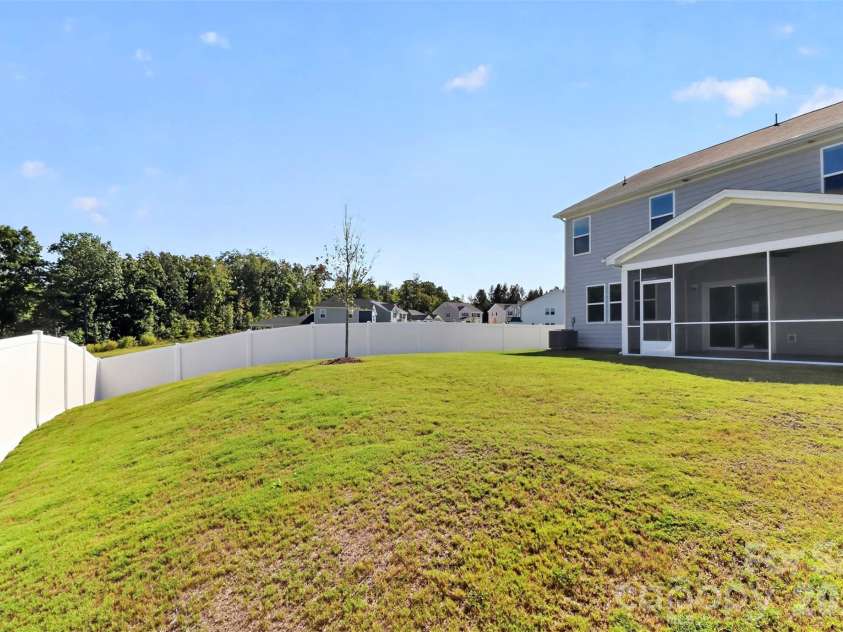 12133 Rowan Hill Drive, Huntersville, NC 28078.  MLS# CAR4431589, YatesRealty ID 31461. 