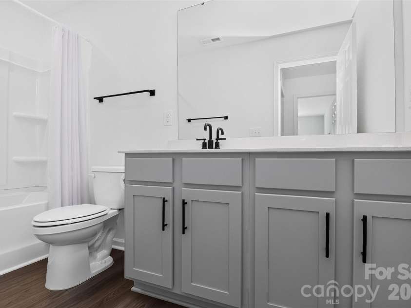 12133 Rowan Hill Drive, Huntersville, NC 28078.  MLS# CAR4431589, YatesRealty ID 31461. Second Full Bathroom