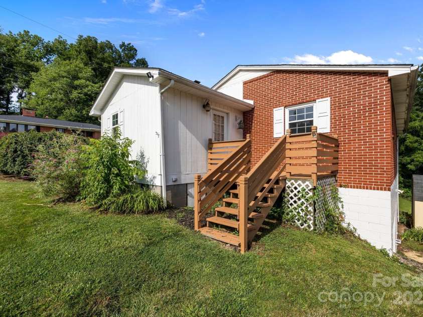 72 Boydston Street, Canton, NC 28716.  MLS# CAR4282532, YatesRealty ID 31462. 