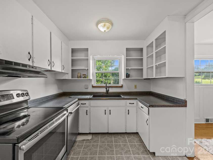 72 Boydston Street, Canton, NC 28716.  MLS# CAR4282532, YatesRealty ID 31462. 