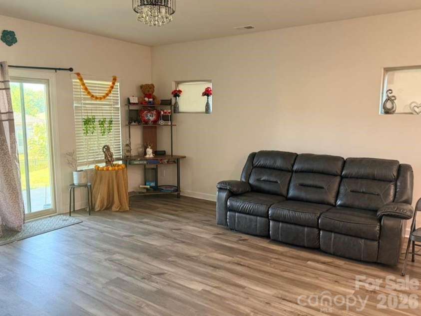 11908 Redleaf Drive, Charlotte, NC 28215.  MLS# CAR4387987, YatesRealty ID 31463. 