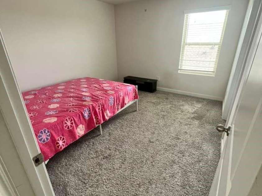 11908 Redleaf Drive, Charlotte, NC 28215.  MLS# CAR4387987, YatesRealty ID 31463. 