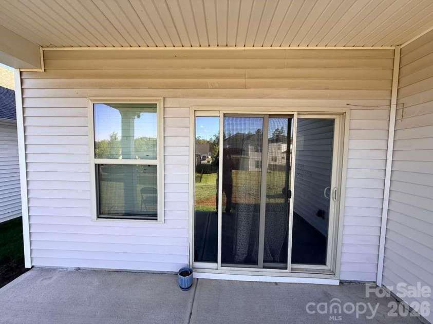 11908 Redleaf Drive, Charlotte, NC 28215.  MLS# CAR4387987, YatesRealty ID 31463. 