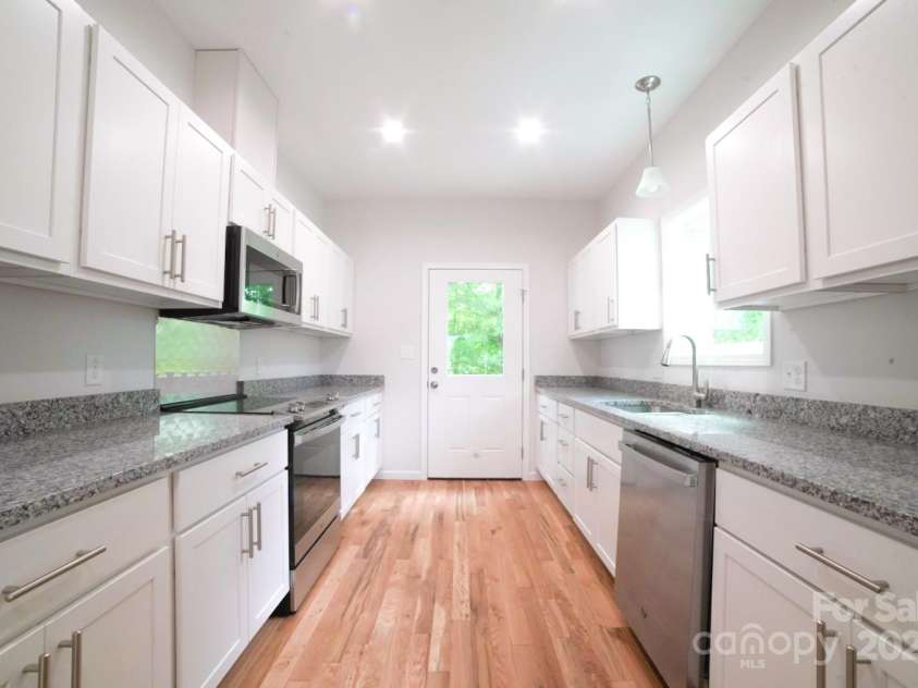 11 Berry Crest Lane, Arden, NC 28704.  MLS# CAR4259619, YatesRealty ID 31465. 