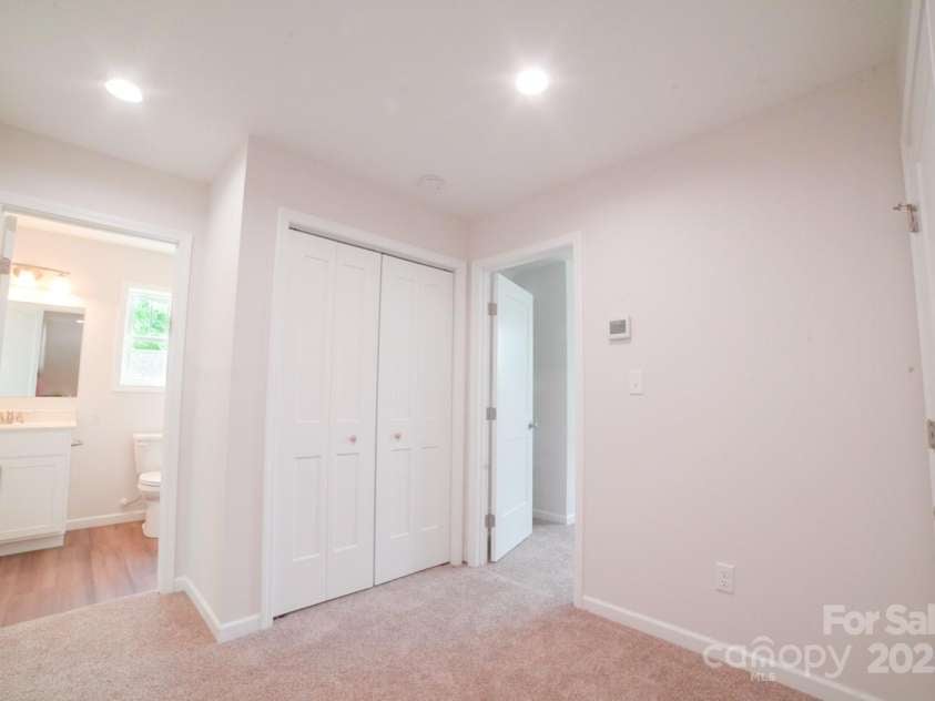 11 Berry Crest Lane, Arden, NC 28704.  MLS# CAR4259619, YatesRealty ID 31465. 