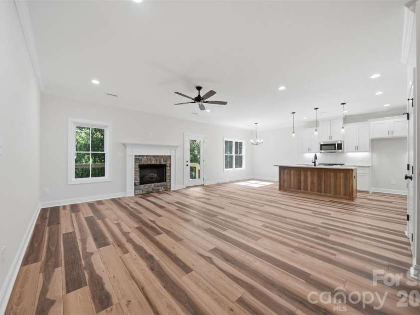 1917 Skyfall Lane, Hickory, NC 28602.  MLS# CAR4390976, YatesRealty ID 31465. 