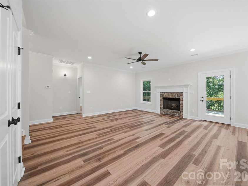 1917 Skyfall Lane, Hickory, NC 28602.  MLS# CAR4390976, YatesRealty ID 31465. 