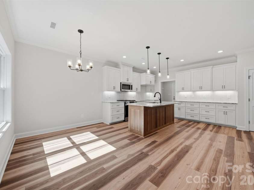 1917 Skyfall Lane, Hickory, NC 28602.  MLS# CAR4390976, YatesRealty ID 31465. 
