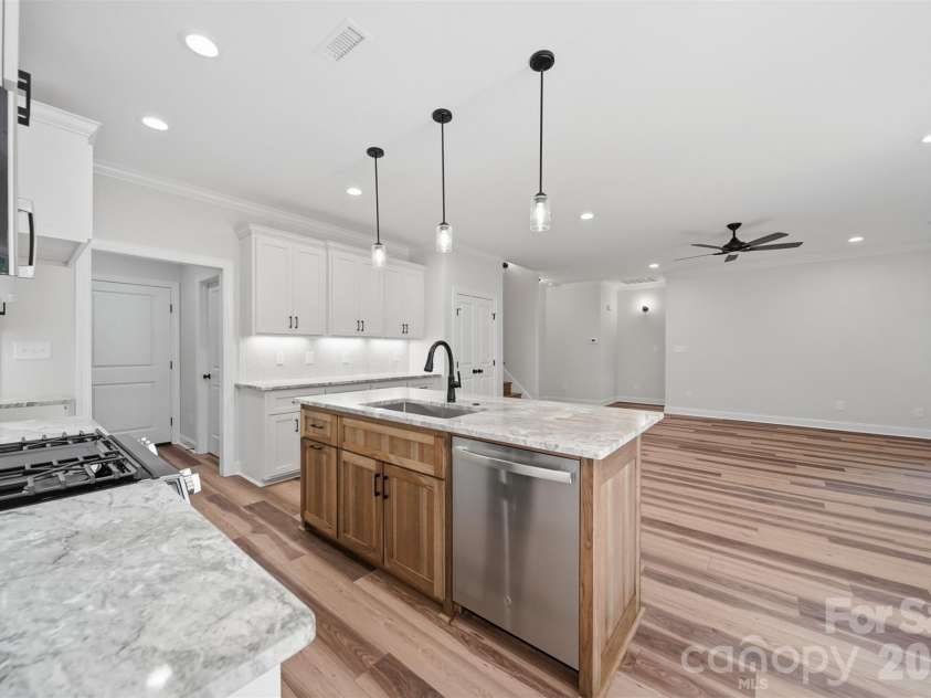 1917 Skyfall Lane, Hickory, NC 28602.  MLS# CAR4390976, YatesRealty ID 31465. 