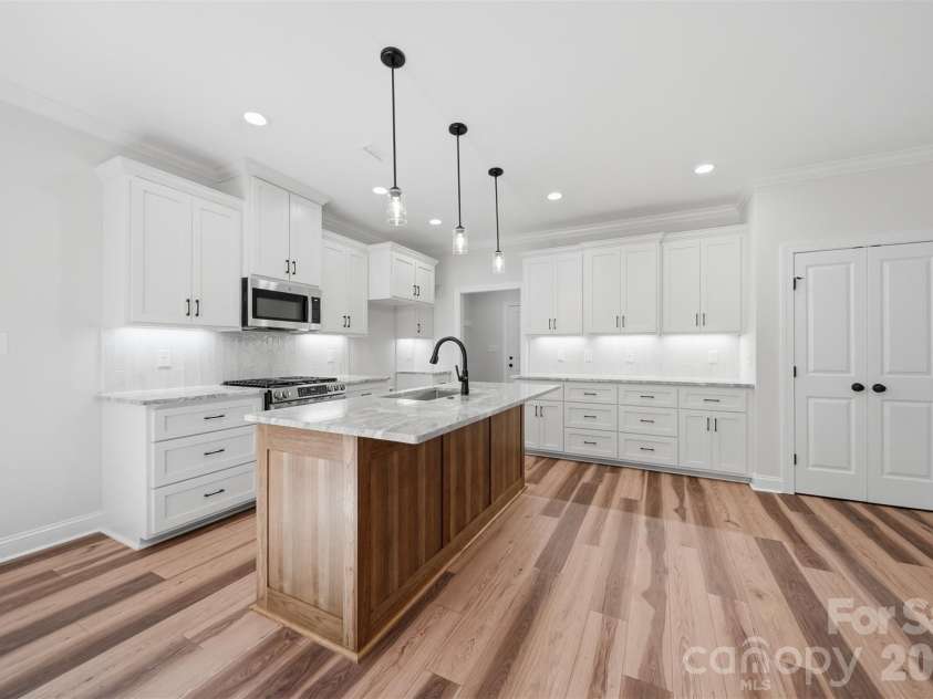 1917 Skyfall Lane, Hickory, NC 28602.  MLS# CAR4390976, YatesRealty ID 31465. 