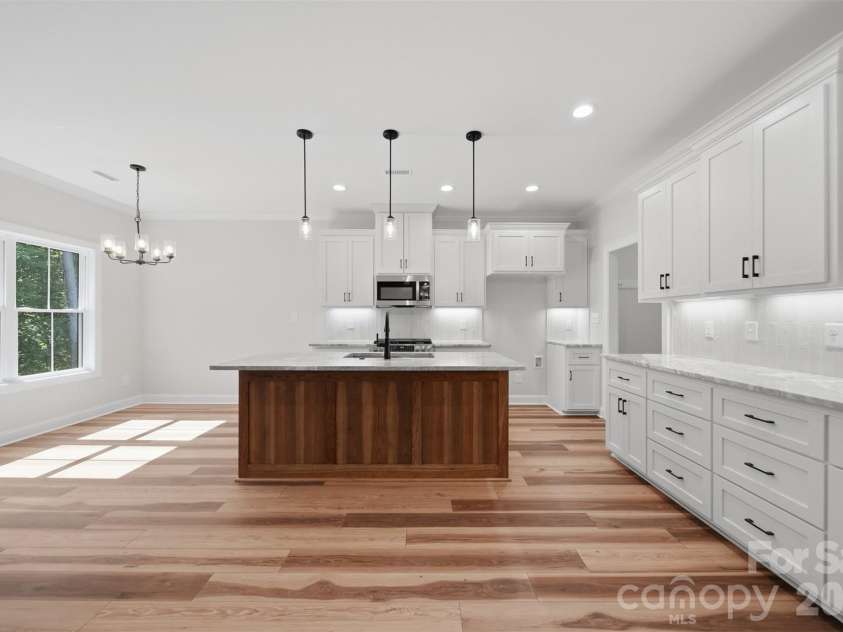 1917 Skyfall Lane, Hickory, NC 28602.  MLS# CAR4390976, YatesRealty ID 31465. 