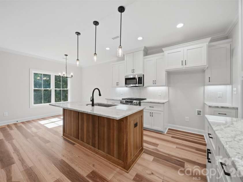 1917 Skyfall Lane, Hickory, NC 28602.  MLS# CAR4390976, YatesRealty ID 31465. 