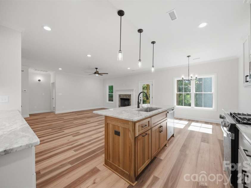 1917 Skyfall Lane, Hickory, NC 28602.  MLS# CAR4390976, YatesRealty ID 31465. 