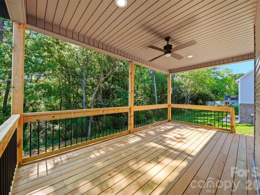 1917 Skyfall Lane, Hickory, NC 28602.  MLS# CAR4390976, YatesRealty ID 31465. 