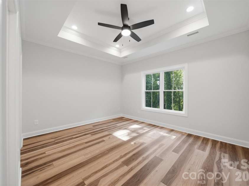 1917 Skyfall Lane, Hickory, NC 28602.  MLS# CAR4390976, YatesRealty ID 31465. 