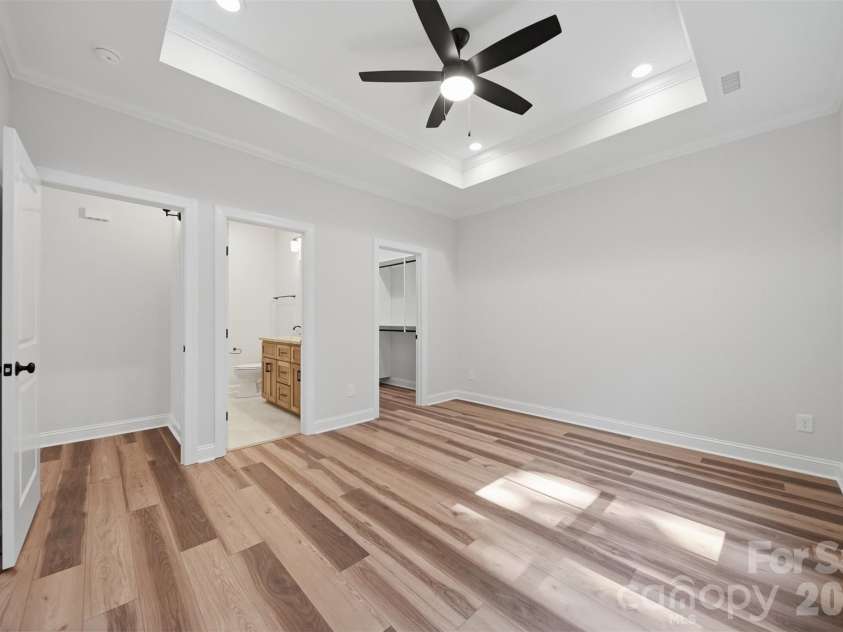 1917 Skyfall Lane, Hickory, NC 28602.  MLS# CAR4390976, YatesRealty ID 31465. 