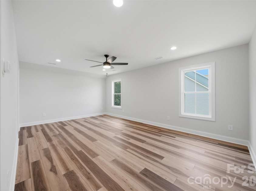 1917 Skyfall Lane, Hickory, NC 28602.  MLS# CAR4390976, YatesRealty ID 31465. 