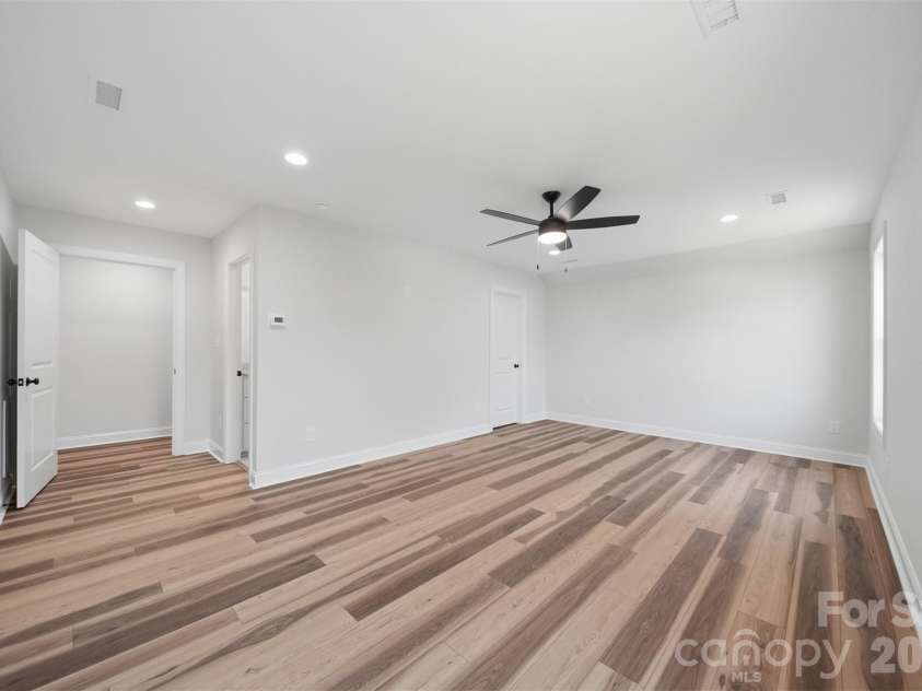 1917 Skyfall Lane, Hickory, NC 28602.  MLS# CAR4390976, YatesRealty ID 31465. 