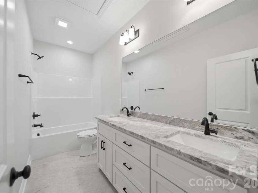 1917 Skyfall Lane, Hickory, NC 28602.  MLS# CAR4390976, YatesRealty ID 31465. 