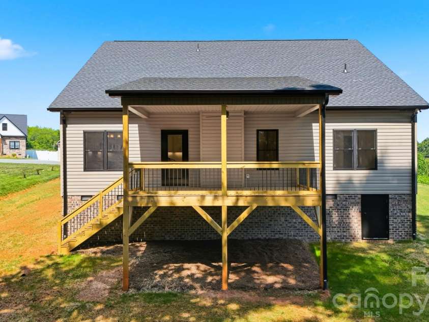 1917 Skyfall Lane, Hickory, NC 28602.  MLS# CAR4390976, YatesRealty ID 31465. 