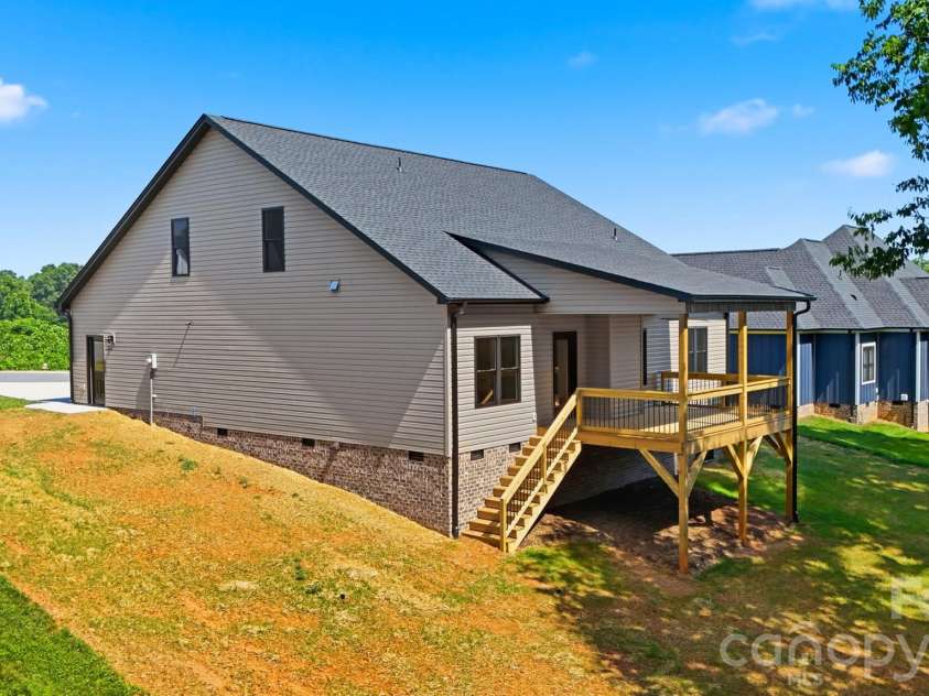 1917 Skyfall Lane, Hickory, NC 28602.  MLS# CAR4390976, YatesRealty ID 31465. 