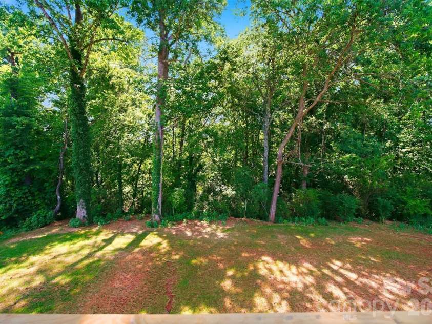 1917 Skyfall Lane, Hickory, NC 28602.  MLS# CAR4390976, YatesRealty ID 31465. 