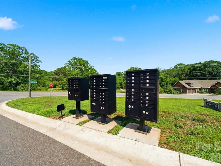 1917 Skyfall Lane, Hickory, NC 28602.  MLS# CAR4390976, YatesRealty ID 31465. 