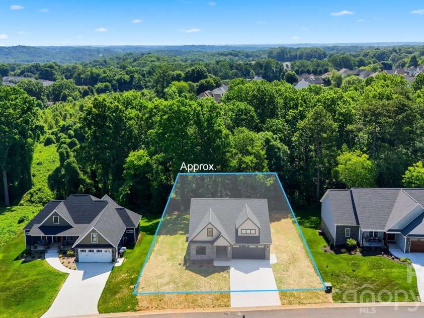 1917 Skyfall Lane, Hickory, NC 28602.  MLS# CAR4390976, YatesRealty ID 31465. 
