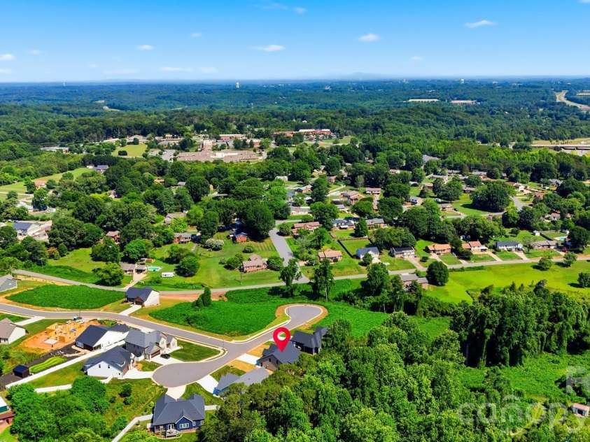 1917 Skyfall Lane, Hickory, NC 28602.  MLS# CAR4390976, YatesRealty ID 31465. 