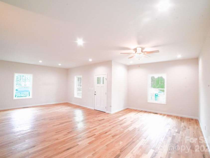 7 Berry Crest Lane, Arden, NC 28704.  MLS# CAR4259571, YatesRealty ID 31466. 