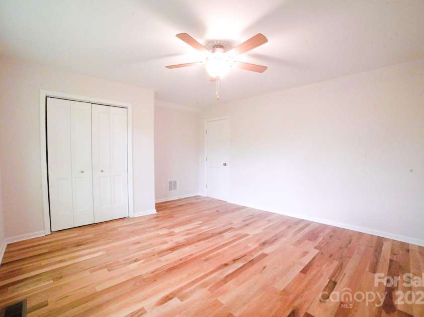 7 Berry Crest Lane, Arden, NC 28704.  MLS# CAR4259571, YatesRealty ID 31466. 