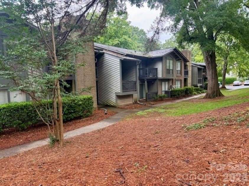5024 Sardis Road, Charlotte, NC 28270.  MLS# CAR4392912, YatesRealty ID 31467. 