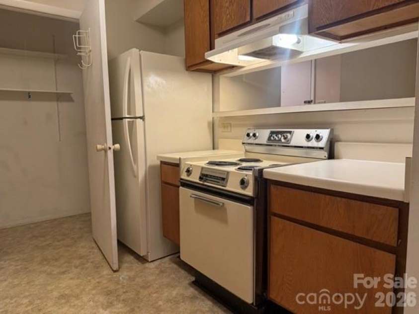 5024 Sardis Road, Charlotte, NC 28270.  MLS# CAR4392912, YatesRealty ID 31467. 