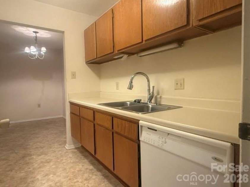 5024 Sardis Road, Charlotte, NC 28270.  MLS# CAR4392912, YatesRealty ID 31467. 