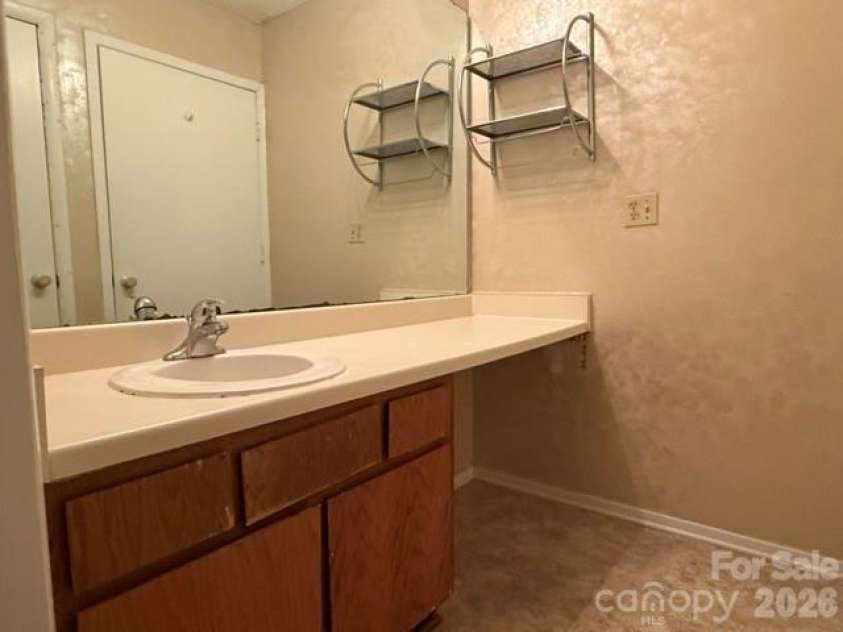 5024 Sardis Road, Charlotte, NC 28270.  MLS# CAR4392912, YatesRealty ID 31467. 