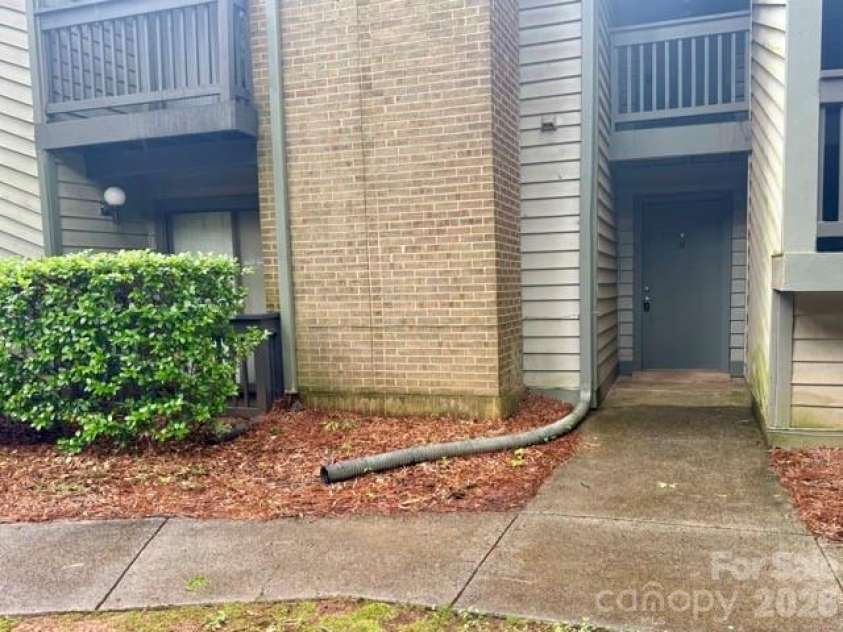 5024 Sardis Road, Charlotte, NC 28270.  MLS# CAR4392912, YatesRealty ID 31467. 